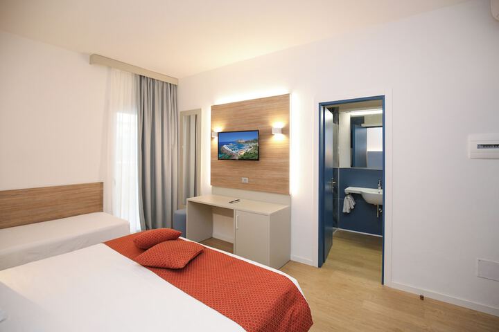Room 156 of 221