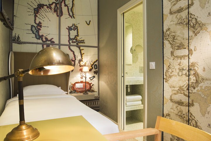 Room 32 of 50