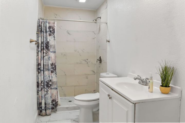 Room 8 of 38