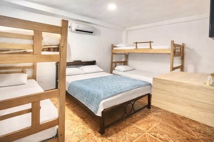 Room 6 of 9
