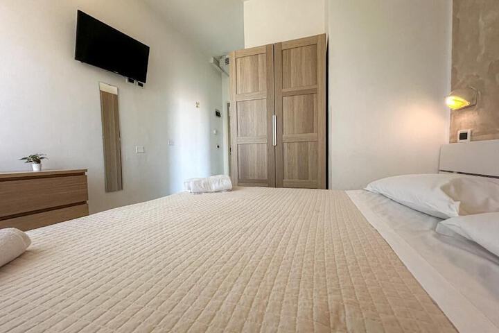 Room 6 of 27