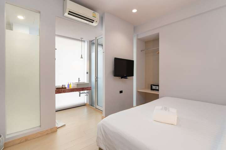 Room 10 of 74