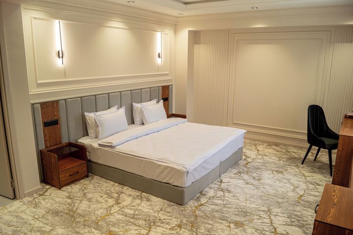 Room 9 of 24