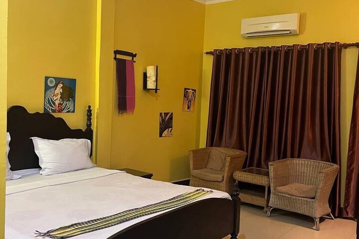 Room 12 of 32