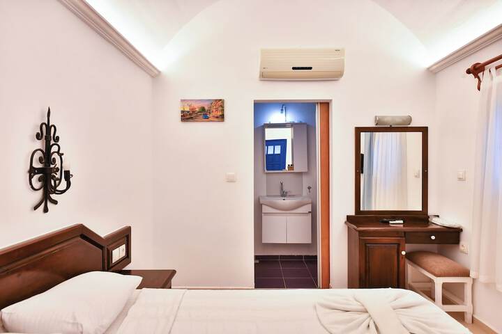 Room 3 of 26
