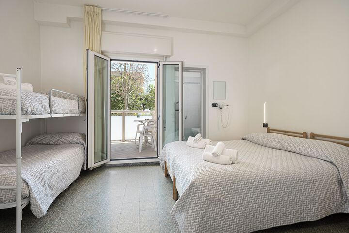 Room 4 of 30