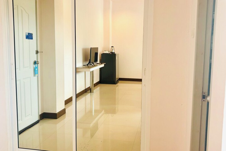 Room 15 of 68