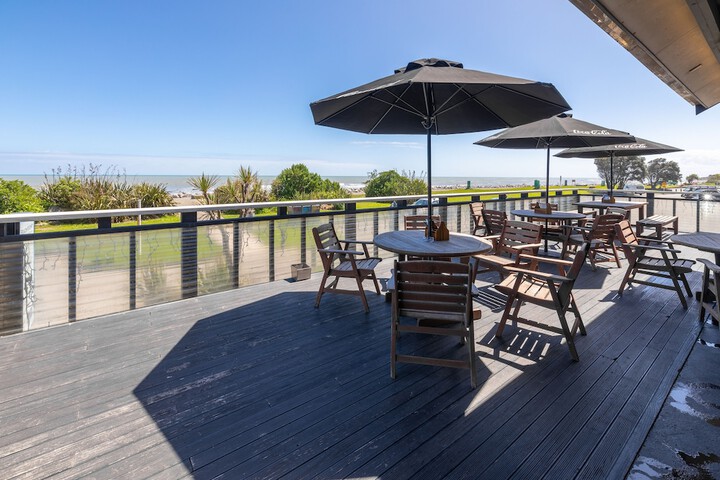 Sundeck 61 of 71