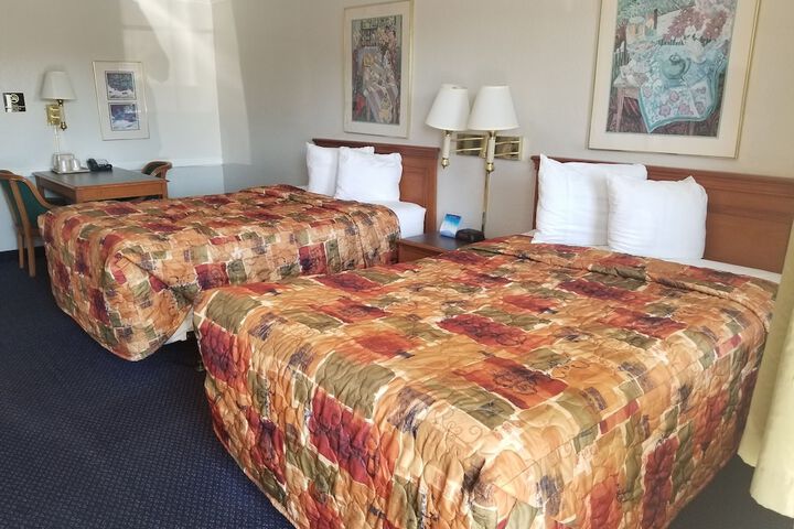 Comfort 2 Double Beds Accessible (3 of 5)