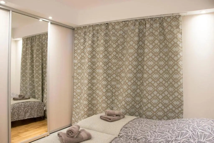 Room 4 of 9