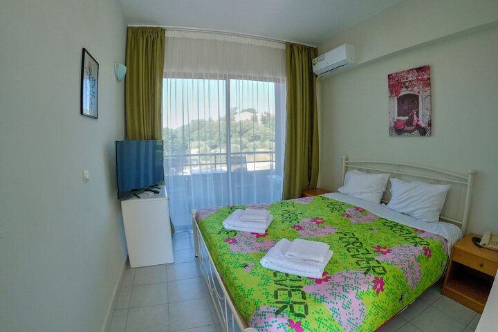 Room 9 of 24