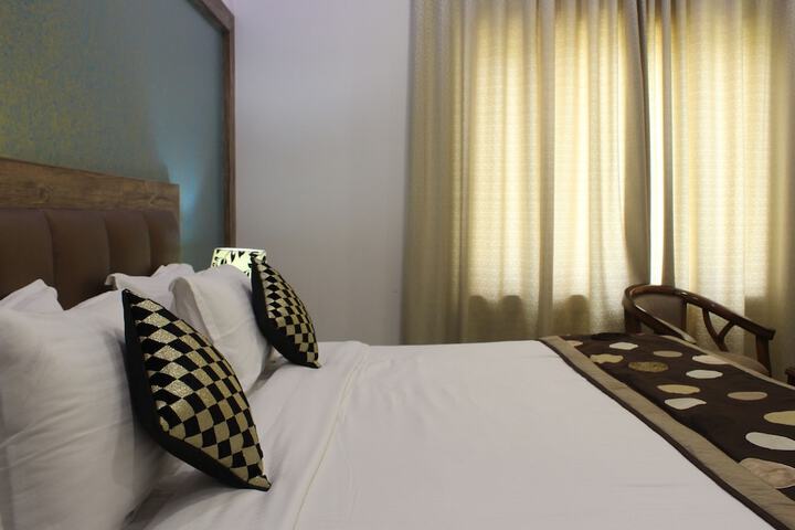 Room 8 of 40