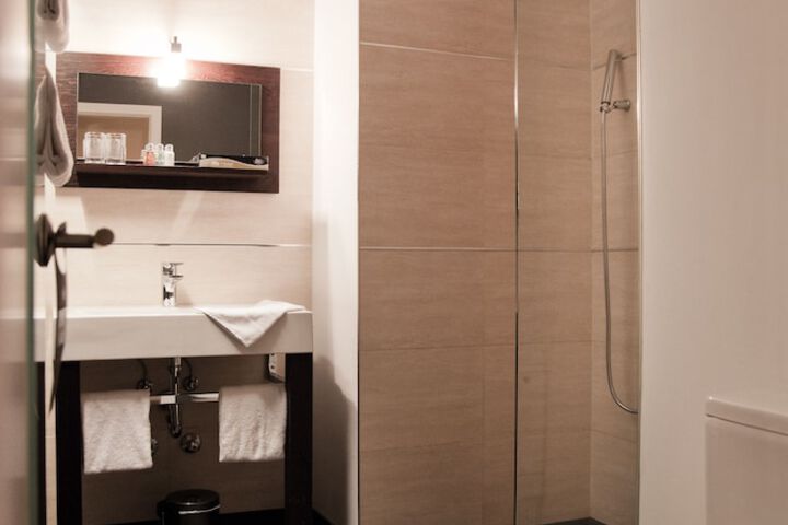 Room 48 of 82