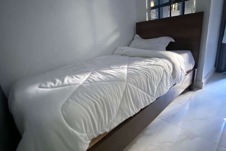 Room 5 of 10