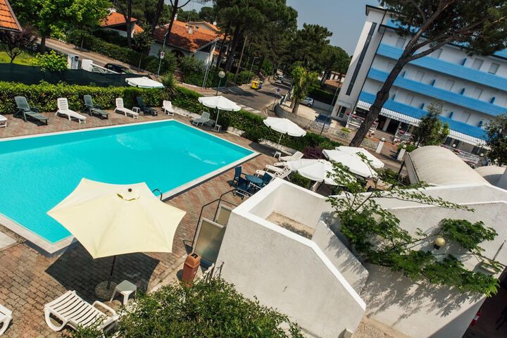 Hotel Pool
