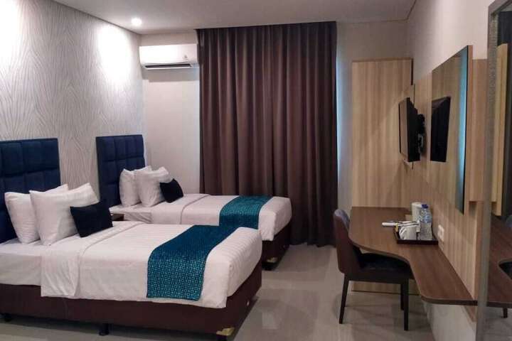 Room 2 of 25