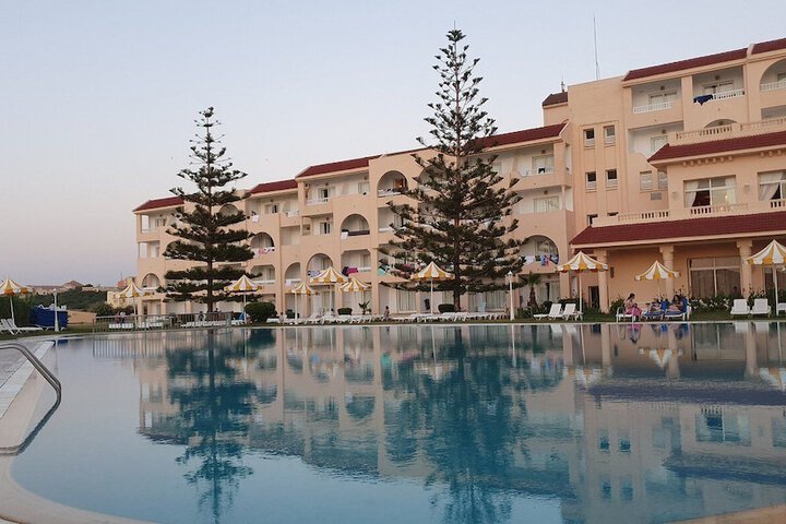 Pool 4 of 12