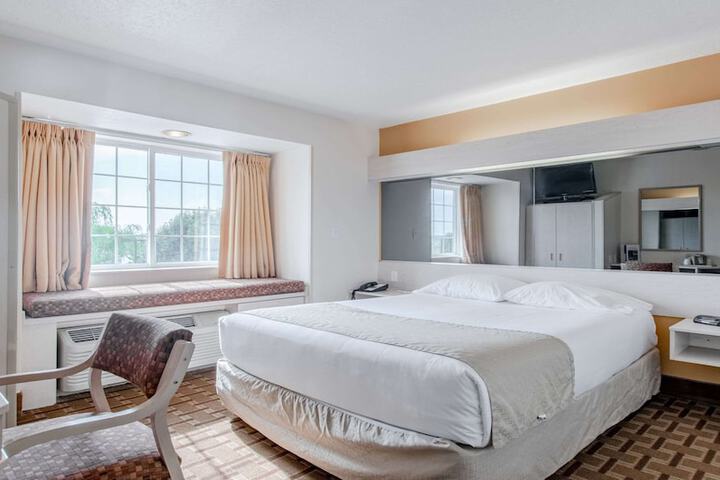 1 Queen Bed Flatsc Windst High Speed Continental Breakfast (18 of 26)