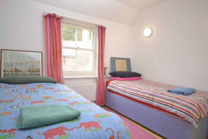 Room 9 of 32