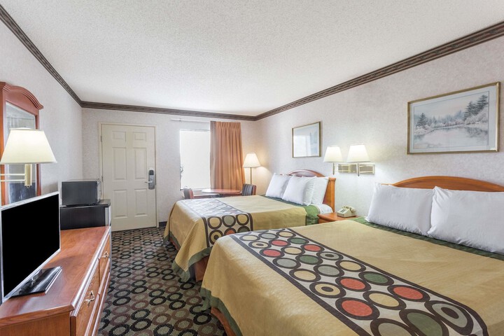 2 Double Beds (11 of 12)