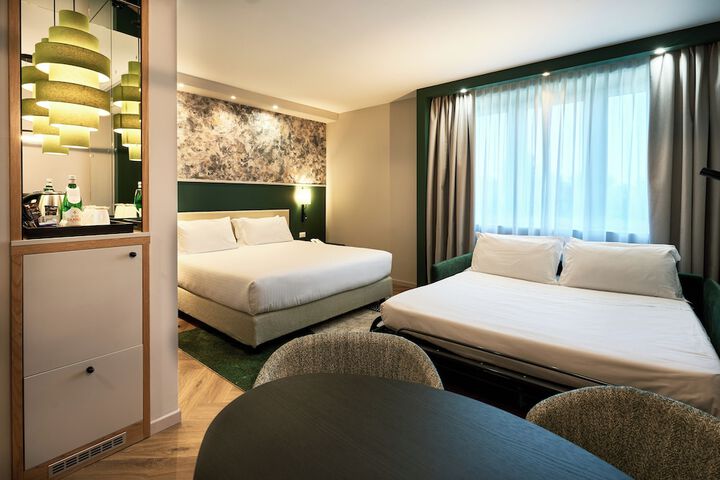 Room 18 of 116