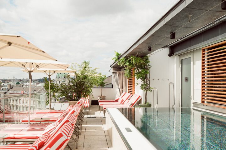 Pool Hotel