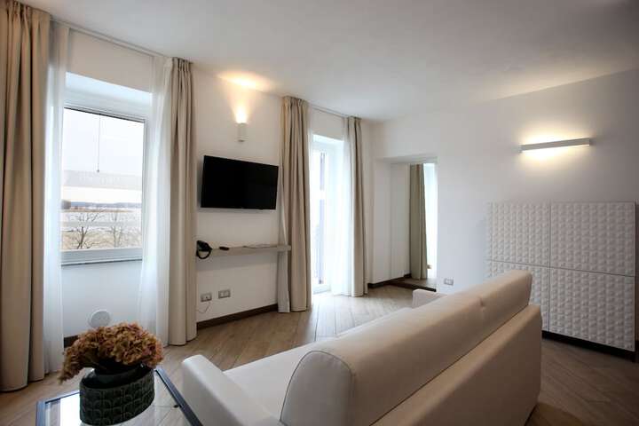 Room 6 of 64