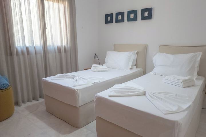 Room 8 of 141