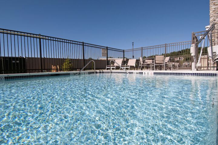 Pool 10 of 35