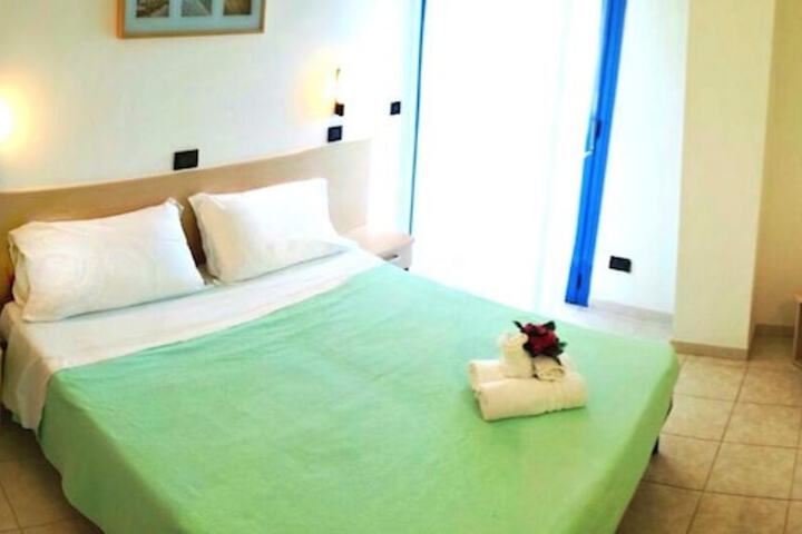 Room 2 of 35
