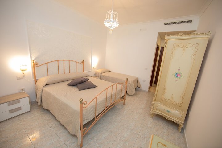 Room 10 of 64
