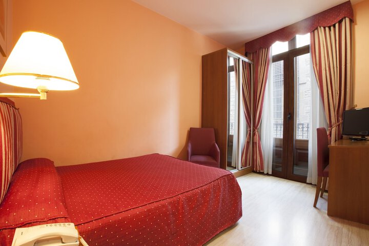 Room 14 of 40