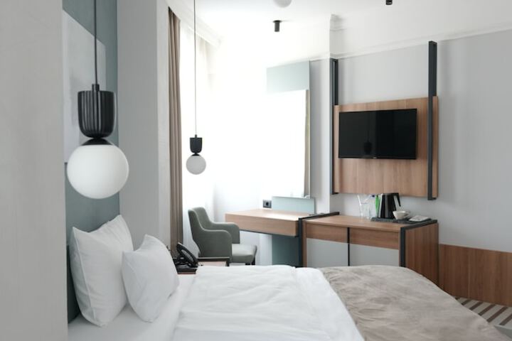 Room 9 of 38