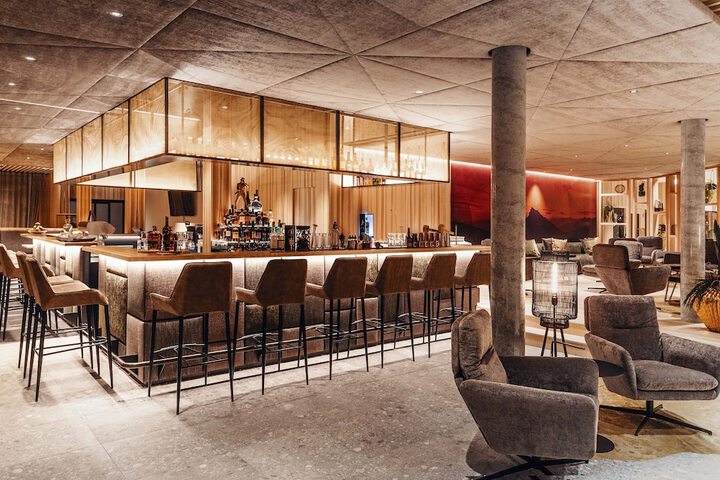 Lounge 61 of 72