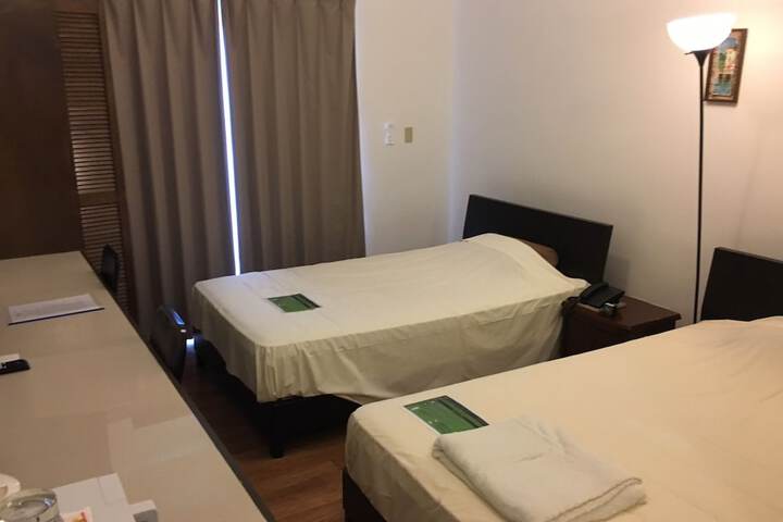 Room 4 of 40