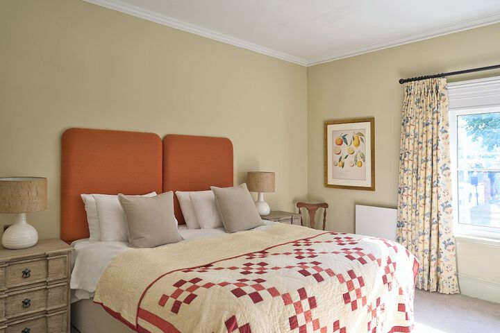 Room 5 of 32