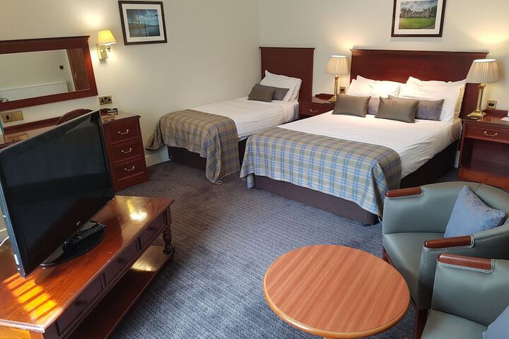 Room 30 of 144