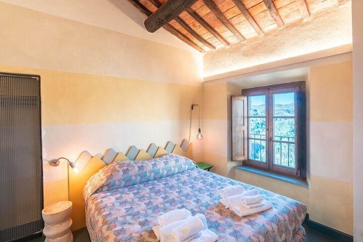 Room 4 of 84