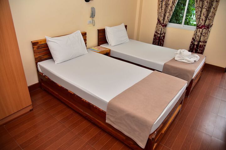 Room 3 of 39