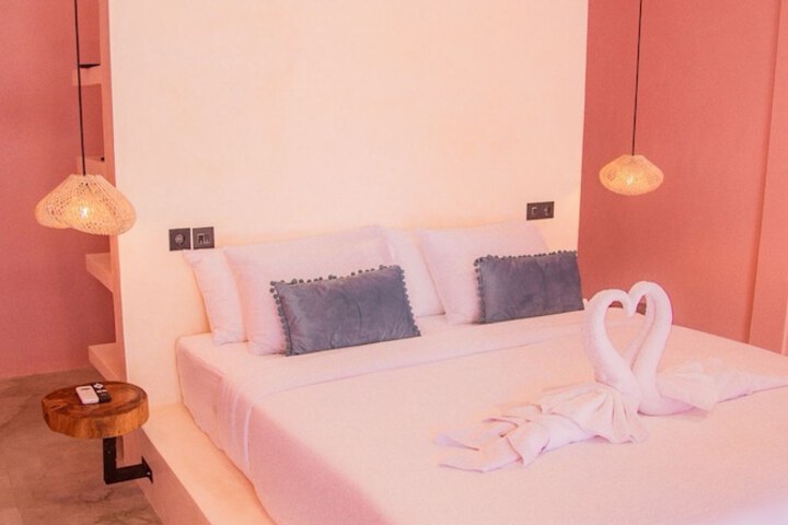 Room 2 of 19