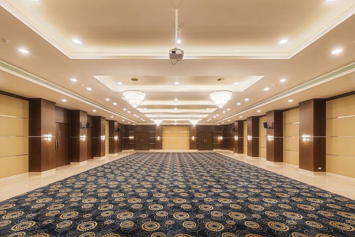 Ballroom/Hall 31 of 38