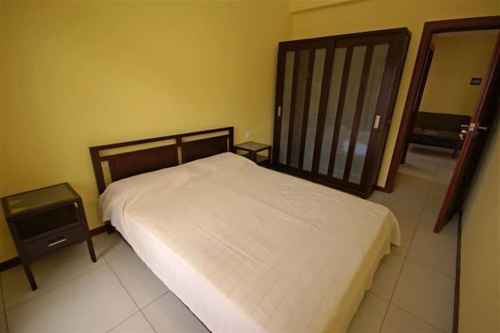 Room 32 of 77