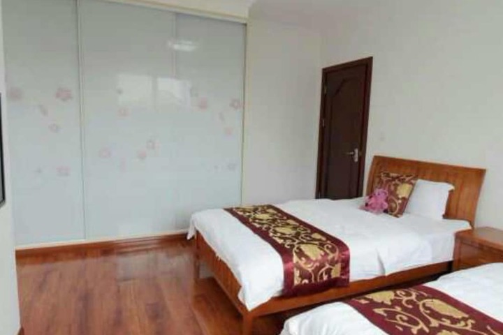 Room 8 of 16