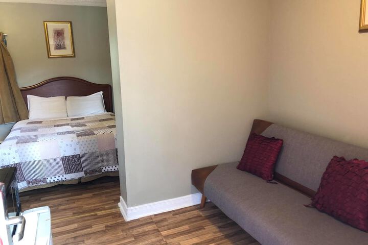 Room 4 of 23