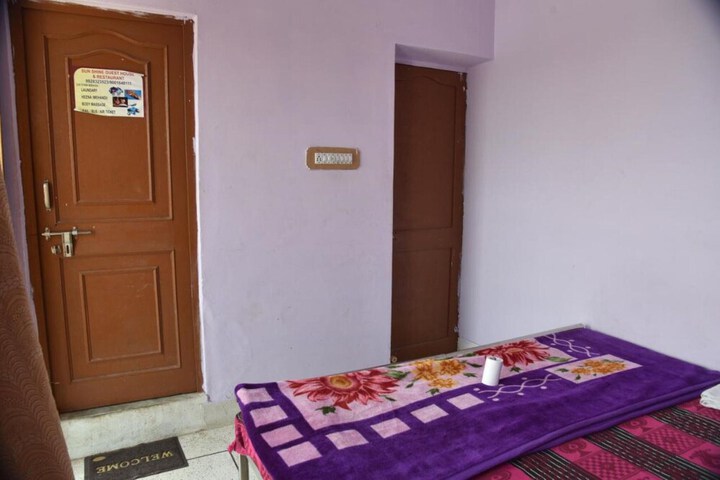 Room 5 of 16