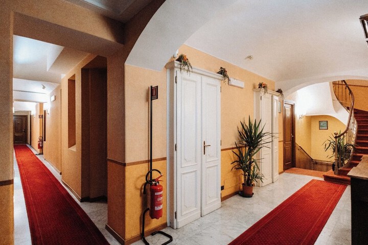 Ballroom/Hall 61 of 69