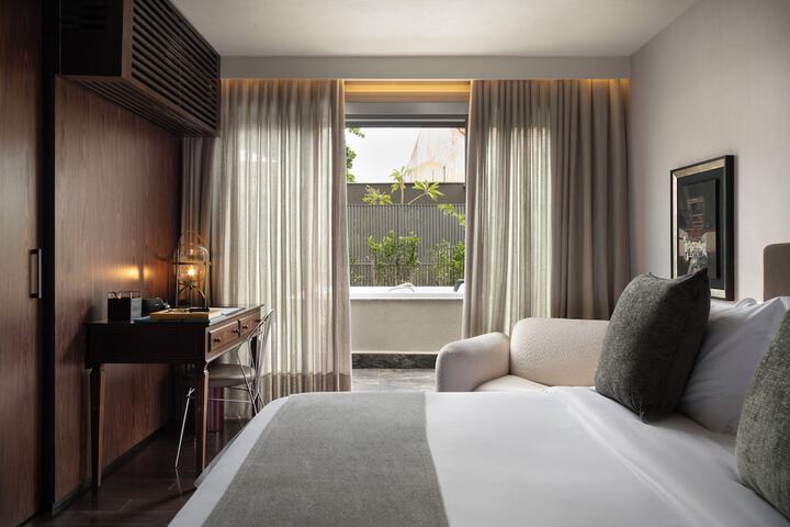 Room 4 of 33