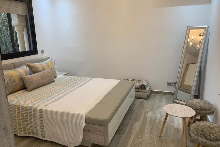 Room 2 of 8