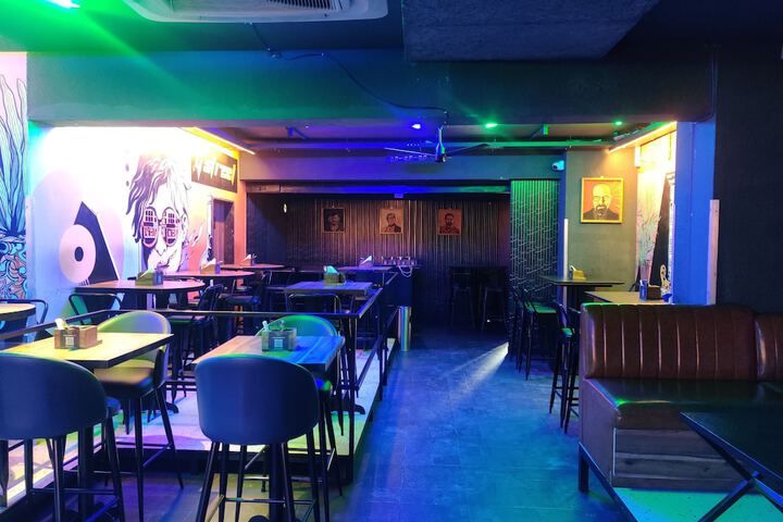 Lounge 41 of 45