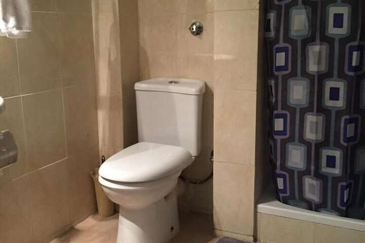 Room 9 of 19